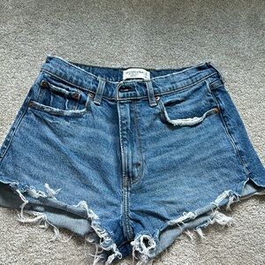 Abercrombie the mom short high rise